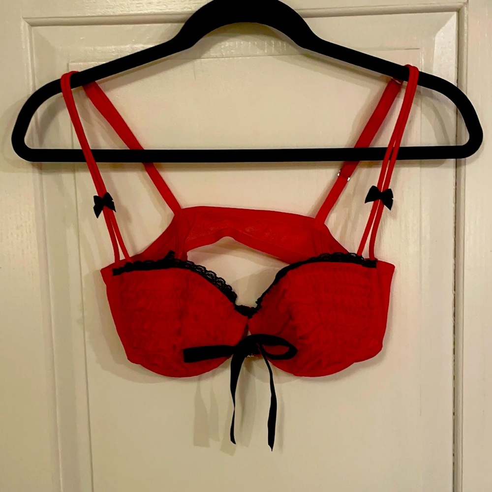 Like new VS front close red balconet bra